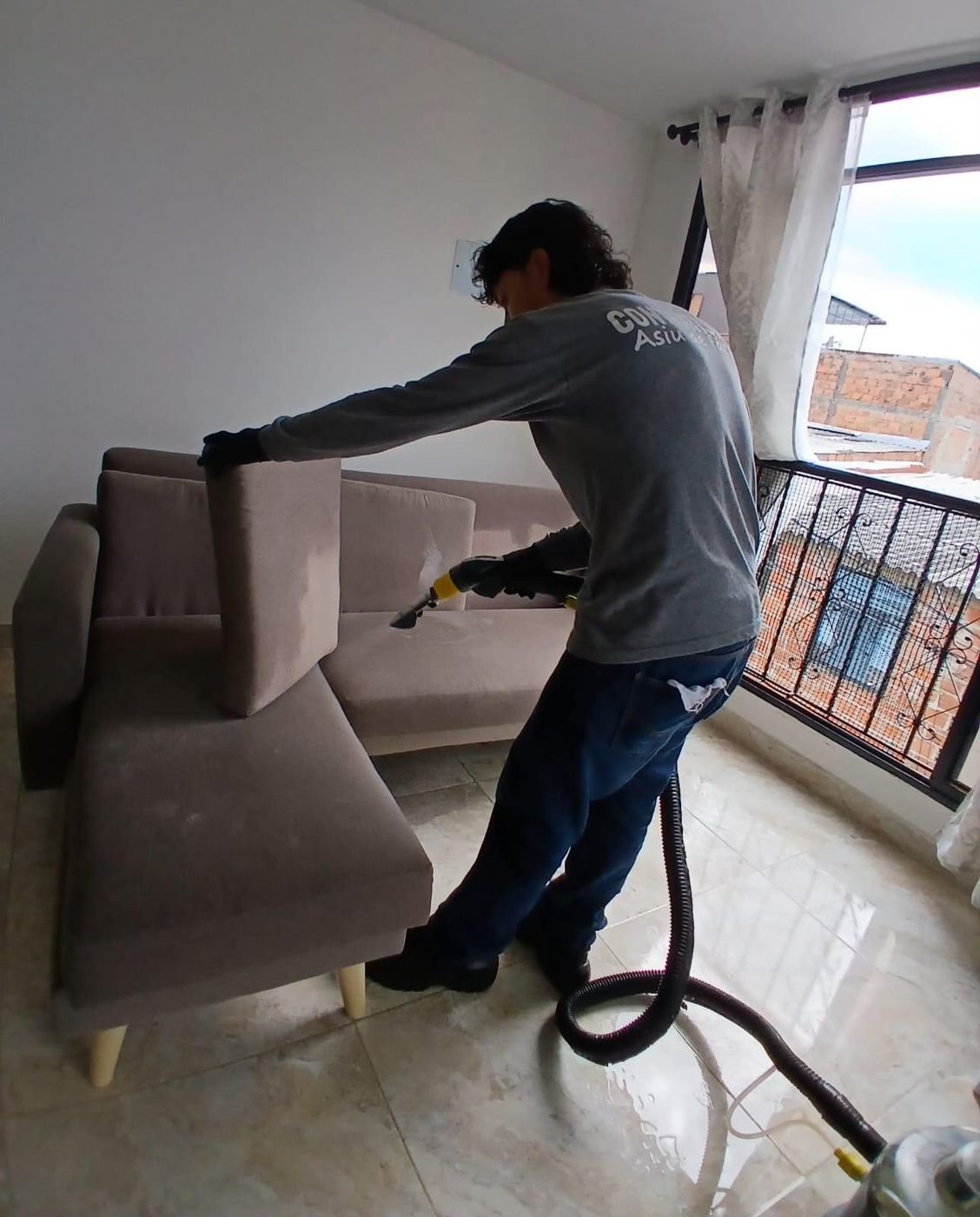 Lavado de muebles: Lavado de sofá con máquina de extracción